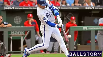 Royals take series opener as offense continues to surge